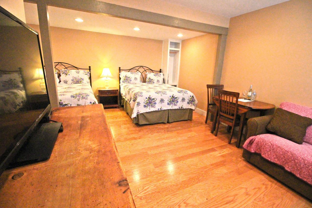 Peach Tree Inn & Suites Fredericksburg Exterior photo